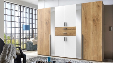 8 trg. Kleiderschrank ODESSA D20245 in Plankeneiche Nachbildung, Absetzung wei� mit Accessoire-Fach und Spiegel