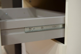 8 trg. Kleiderschrank ODESSA D26 245 in Hickory Oak Nachbildung, mittlere T�ren Raw Steel mit Accessoire-Fach und Spiegel