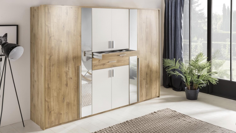 8 trg. Kleiderschrank ODESSA D20245 in Plankeneiche Nachbildung, Absetzung wei� mit Accessoire-Fach und Spiegel