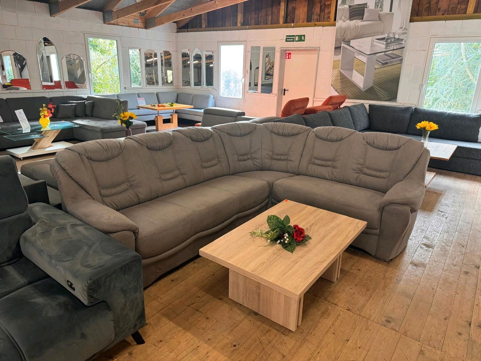 Rundecke Rundsofa Couch Sofa BENSON mit Schlaffunktion Ausstellung B�hne