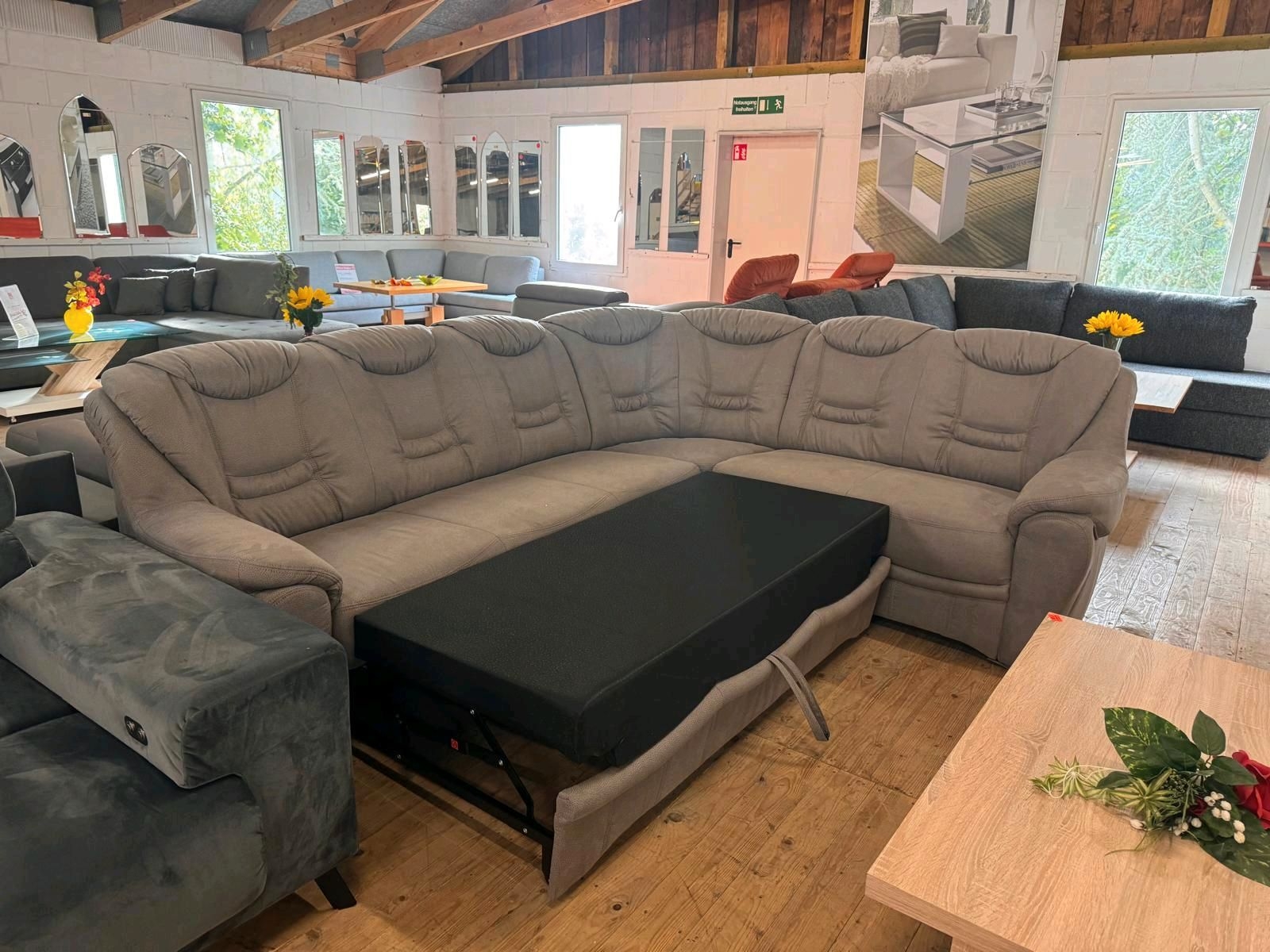 Rundecke Rundsofa Couch Sofa BENSON mit Schlaffunktion Ausstellung B�hne