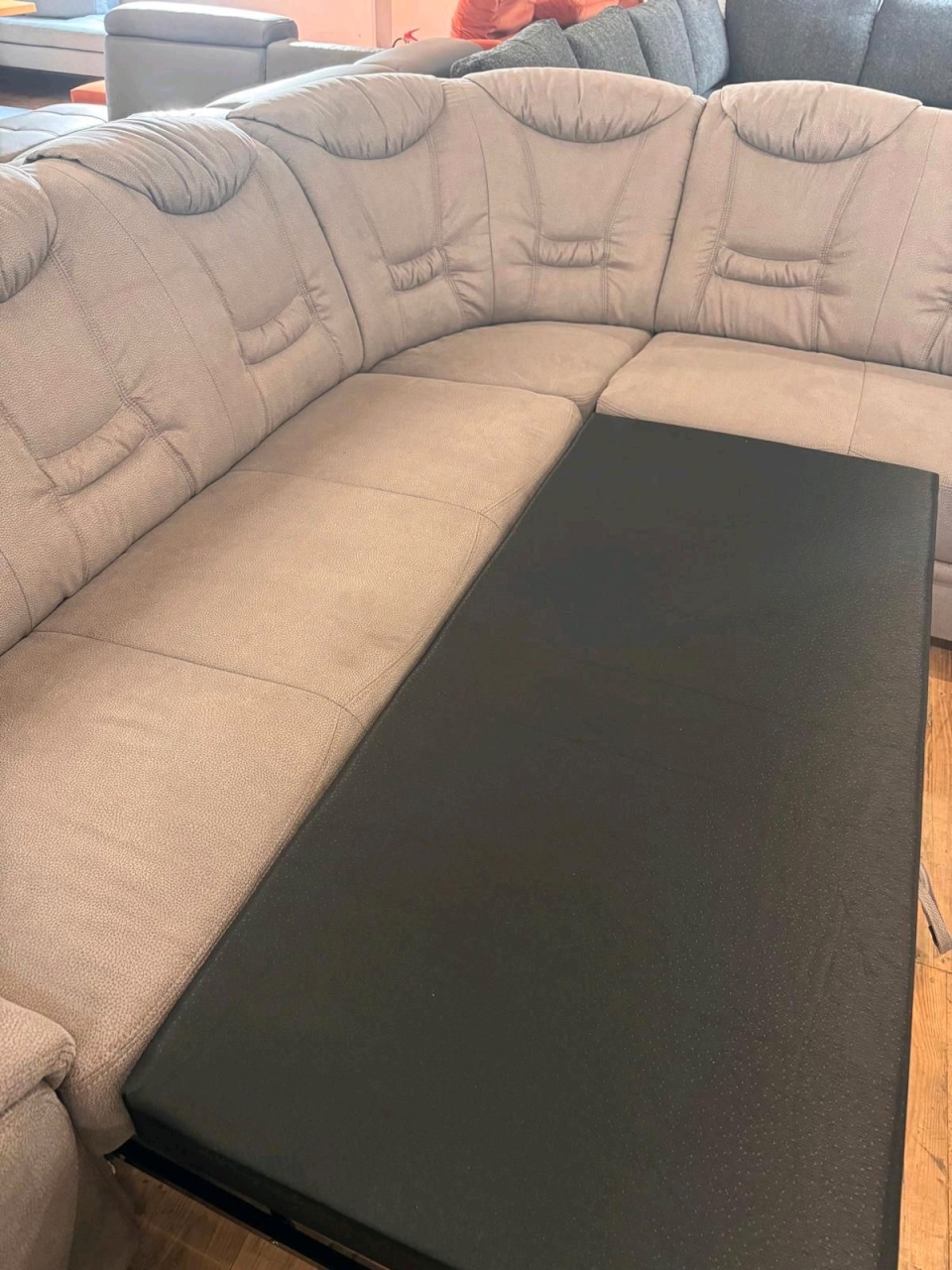 Rundecke Rundsofa Couch Sofa BENSON mit Schlaffunktion Ausstellung B�hne