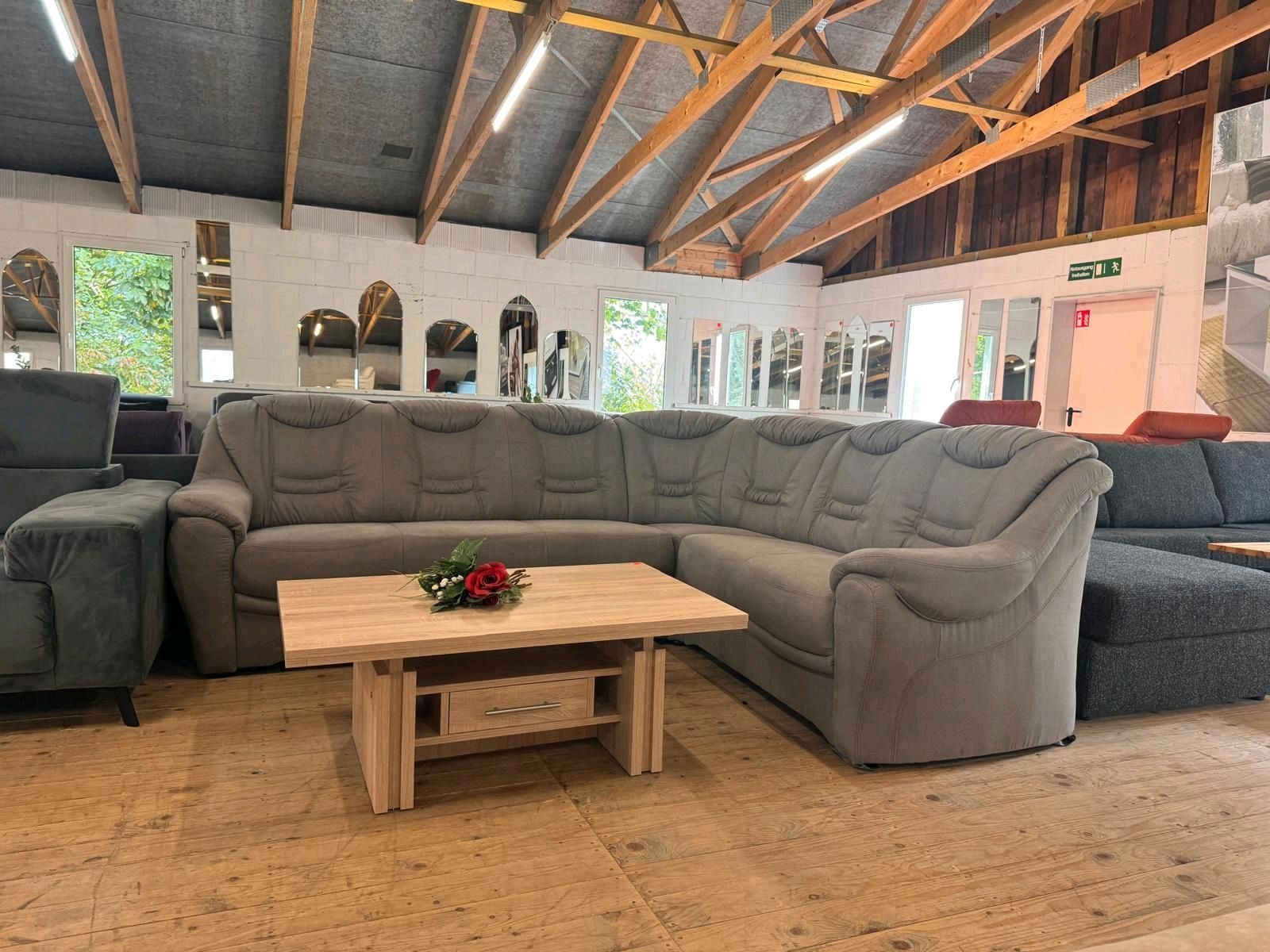 Rundecke Rundsofa Couch Sofa BENSON mit Schlaffunktion Ausstellung B�hne