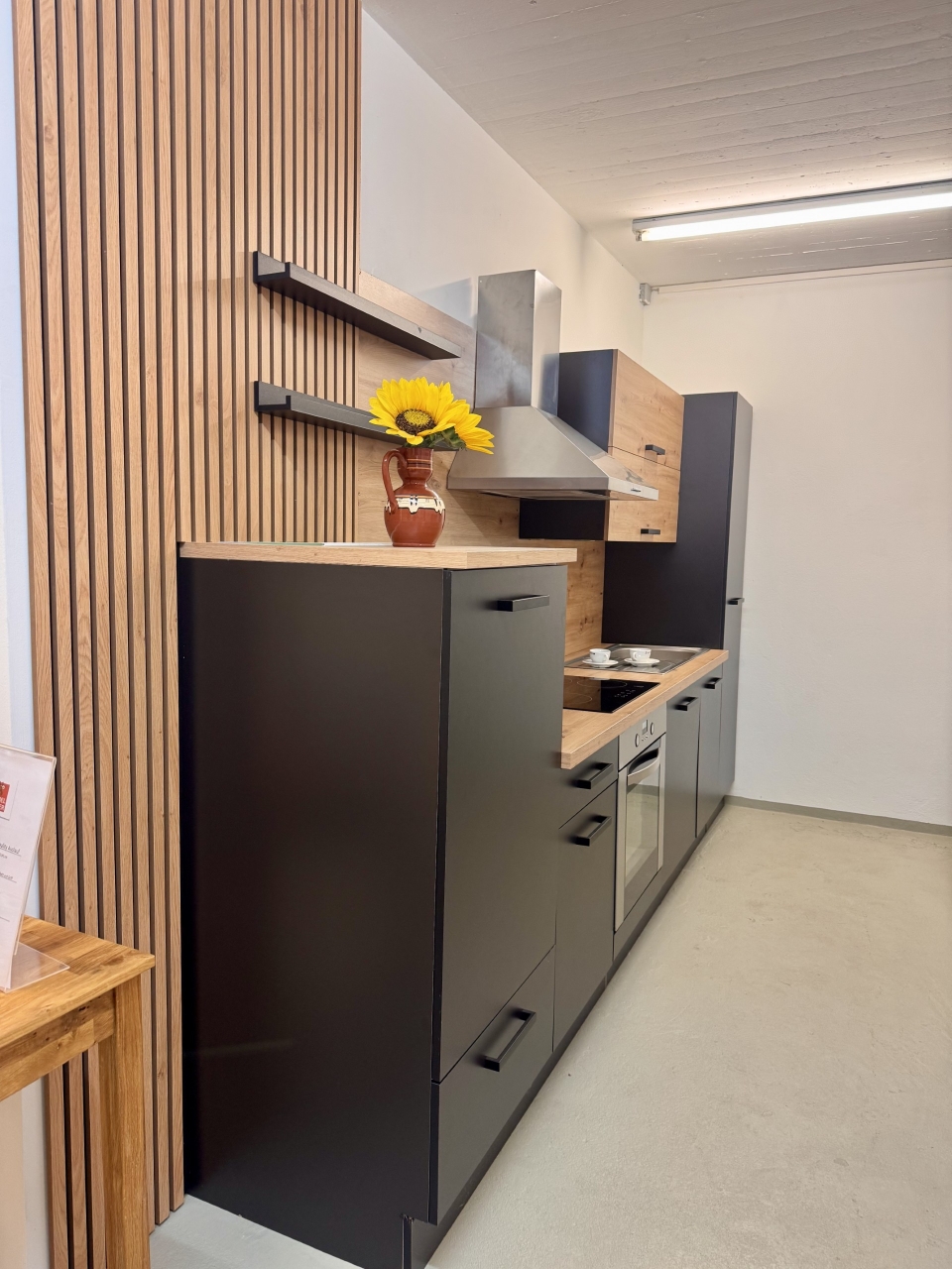 Einbauk�che K�che LAVIA MUSTER K�che Anrichte H�ngeschrank schwarz Artisan Eiche 330 cm Ausstellungsst�ck in B�hne