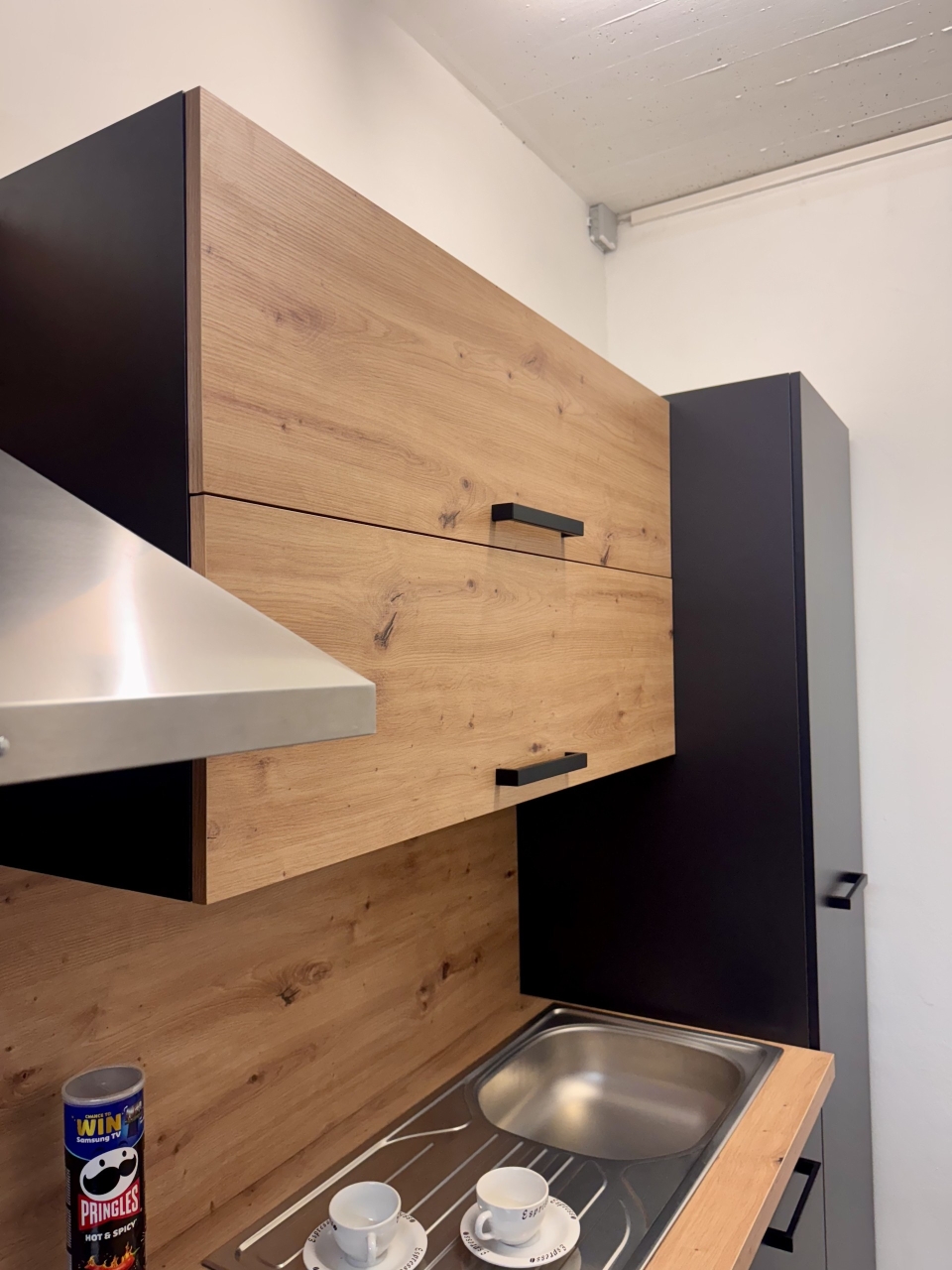 Einbauk�che K�che LAVIA MUSTER K�che Anrichte H�ngeschrank schwarz Artisan Eiche 330 cm Ausstellungsst�ck in B�hne