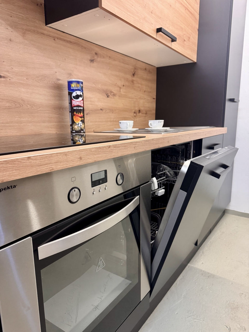Einbauk�che K�che LAVIA MUSTER K�che Anrichte H�ngeschrank schwarz Artisan Eiche 330 cm Ausstellungsst�ck in B�hne