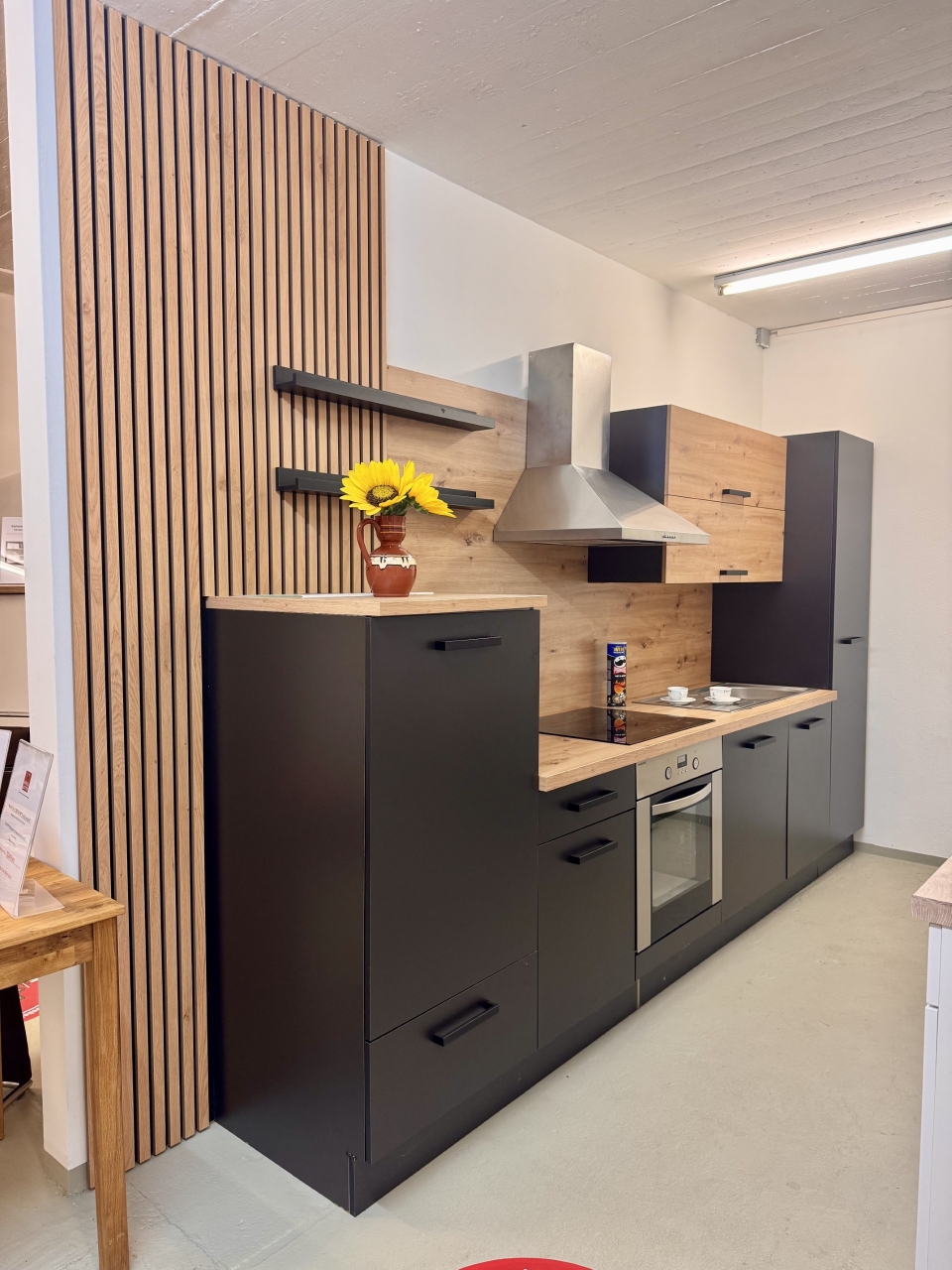 Einbauk�che K�che LAVIA MUSTER K�che Anrichte H�ngeschrank schwarz Artisan Eiche 330 cm Ausstellungsst�ck in B�hne